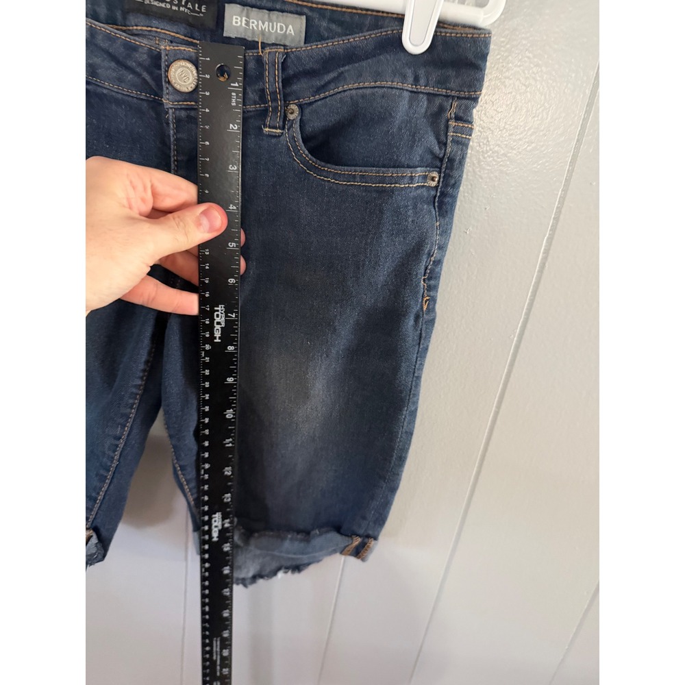 Aeropostale Bermuda Shorts Womens 6 Dark Wash Denim Rolled Raw Hem Stretch - Picture 5 of 7